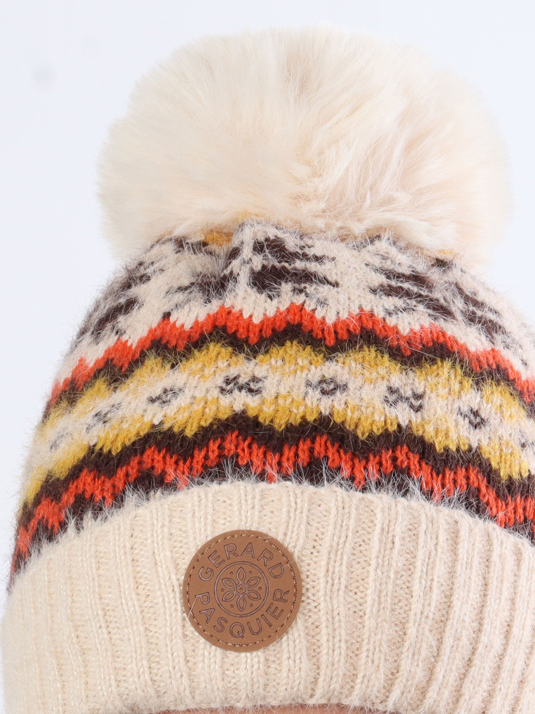 Lina - Blød hue med mønster og pompon